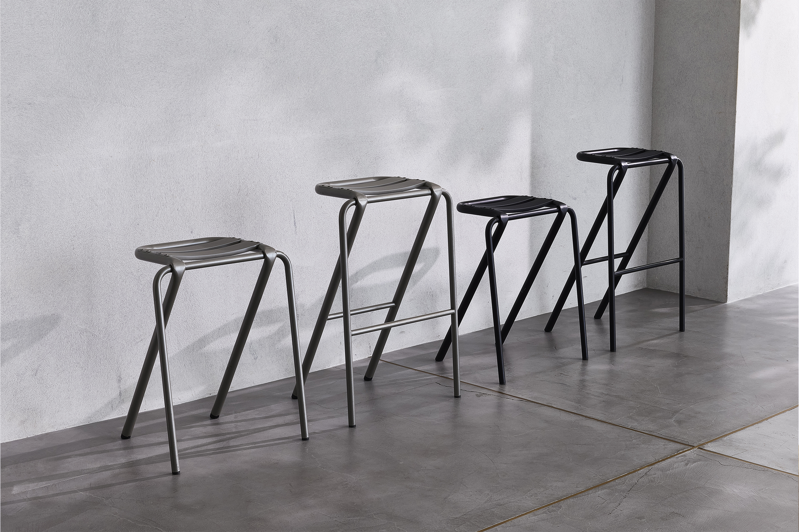 BENT STOOL / HIGH STOOL